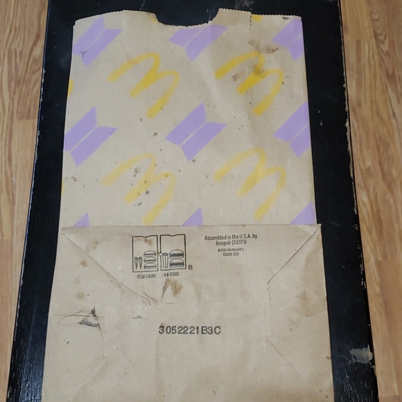 BTS x McDonald's bag - Picture 3 of 3